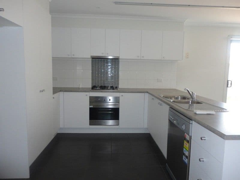 12 Gisselle Grove, TARNEIT VIC 3029, Tarneit - Thumbnail 3