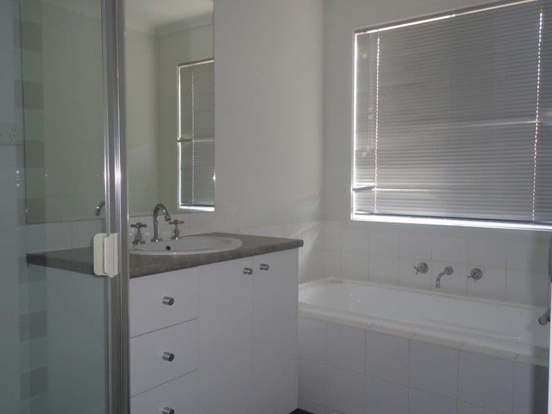 12 Gisselle Grove, TARNEIT VIC 3029, Tarneit - Thumbnail 4