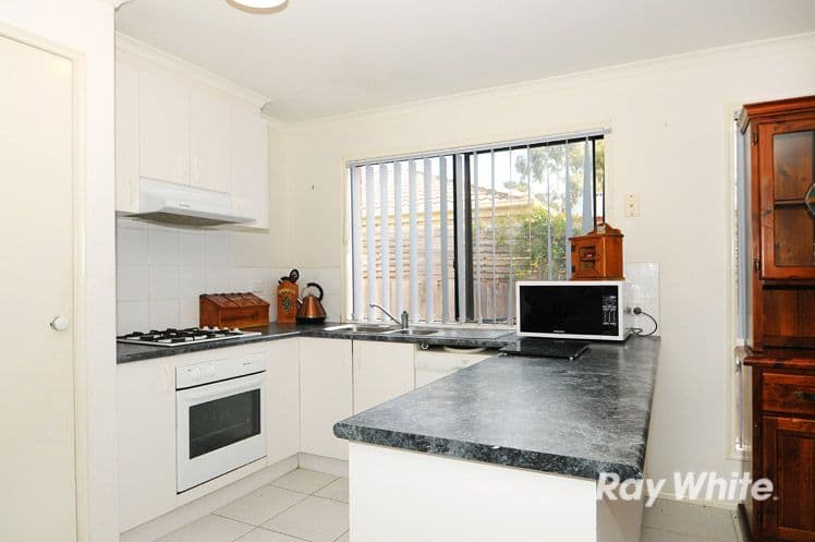 102 Scarborough Avenue, Cranbourne West VIC 3977, Cranbourne West - Thumbnail 2