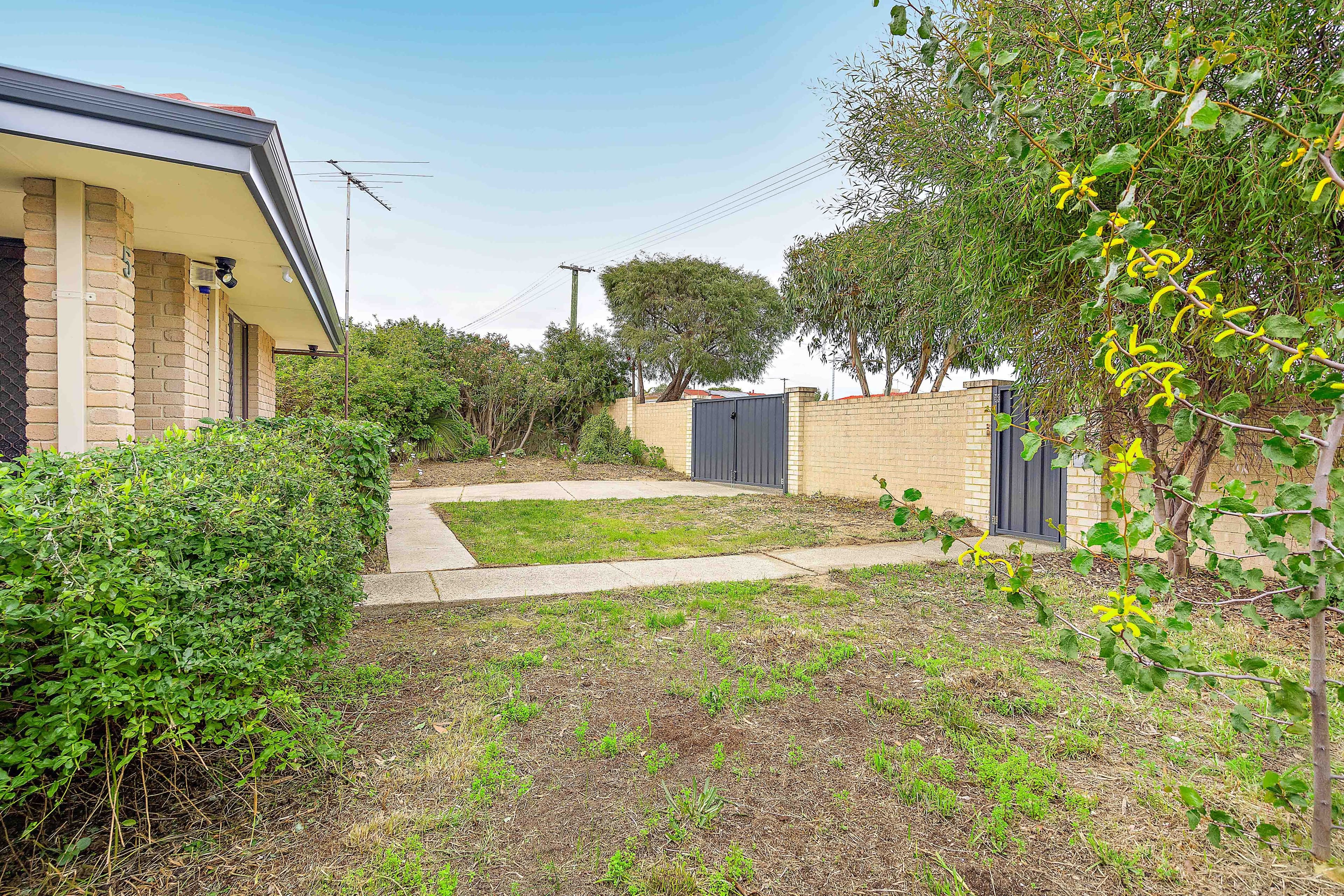 5 Bardsley Avenue, Girrawheen WA 6064, Girrawheen - Thumbnail 2