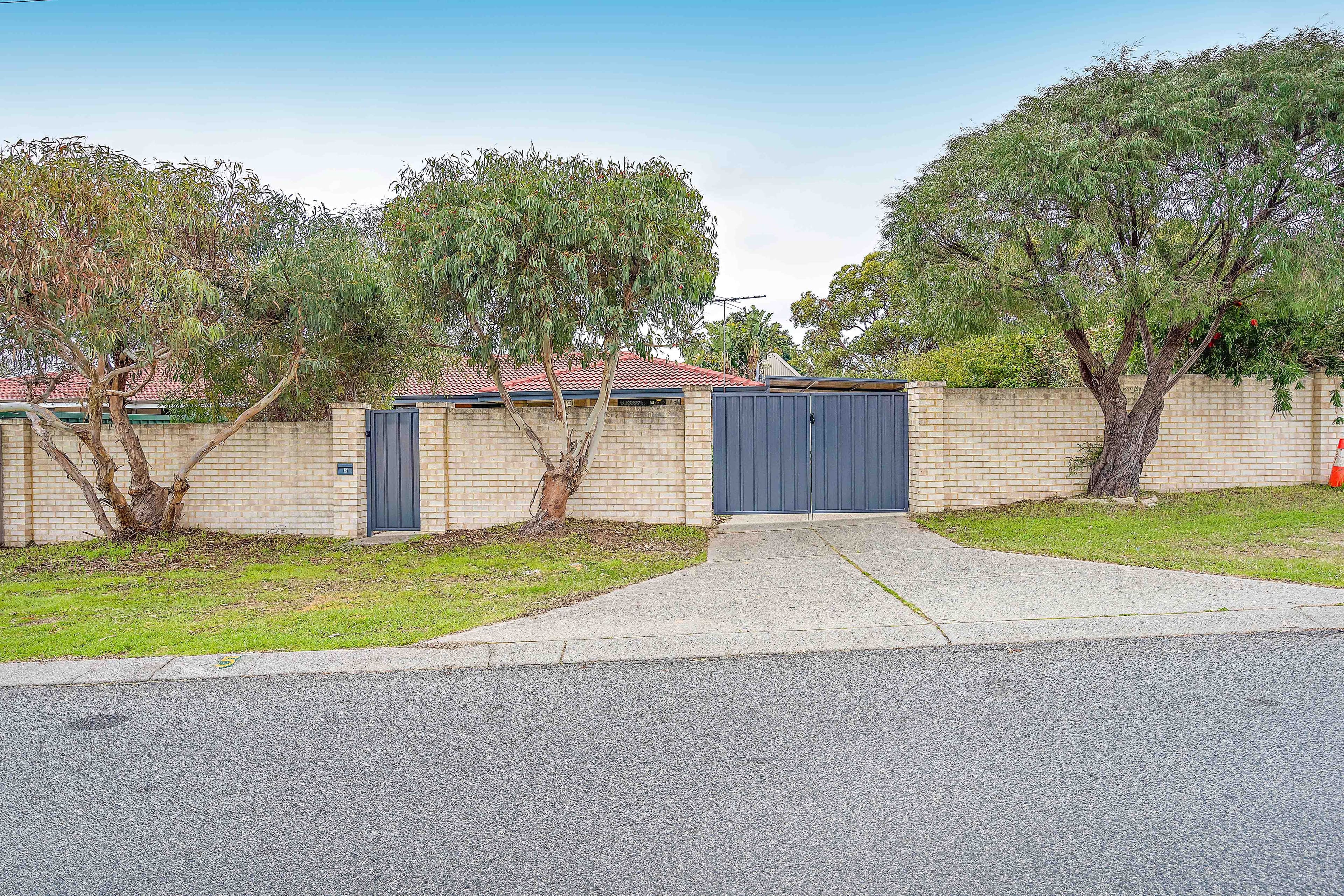 5 Bardsley Avenue, Girrawheen WA 6064, Girrawheen - Thumbnail 4