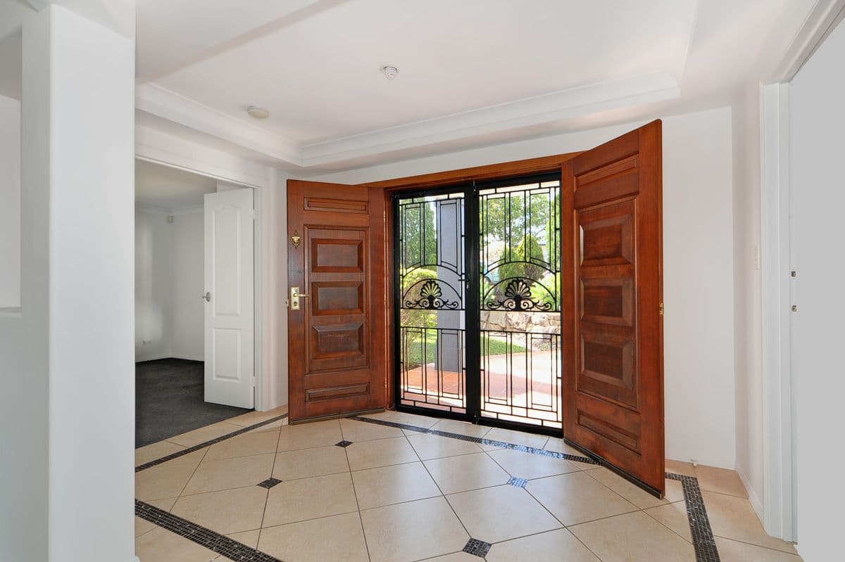 47 Maltravers Drive, Arundel QLD 4214, Arundel - Thumbnail 4