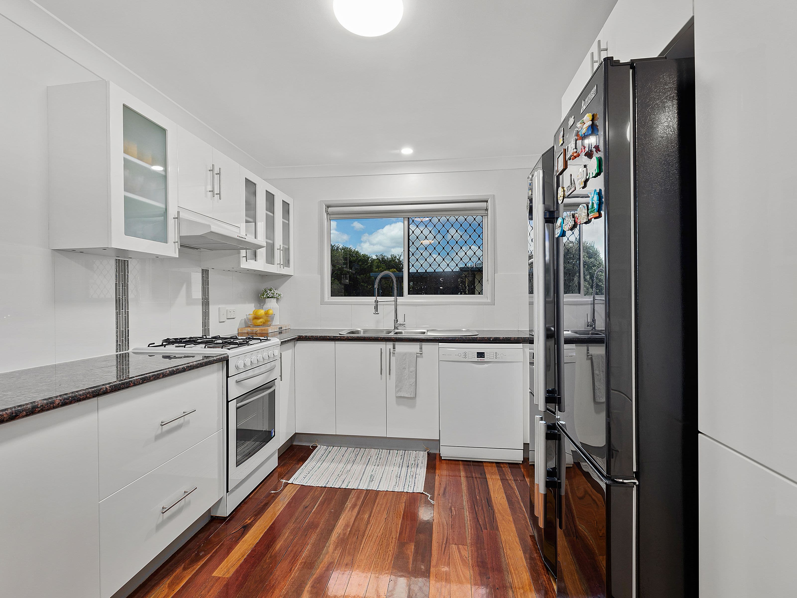 10 Bryant Court, Silkstone QLD 4304, Silkstone - Thumbnail 8