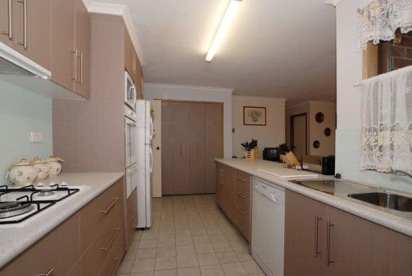 14 Tyntynder Drive, CARRUM DOWNS VIC 3201, Carrum Downs - Thumbnail 2