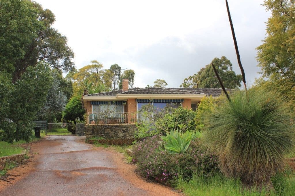 7 Walbeck Road, KALAMUNDA WA 6076, Kalamunda - Image 1