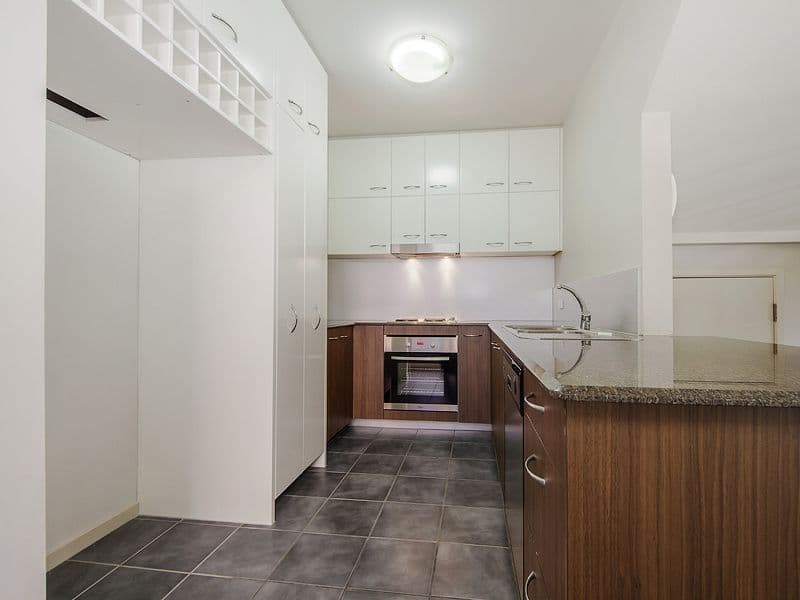 2 Geraldton Drive, VARSITY LAKES QLD 4227, Varsity Lakes - Thumbnail 4