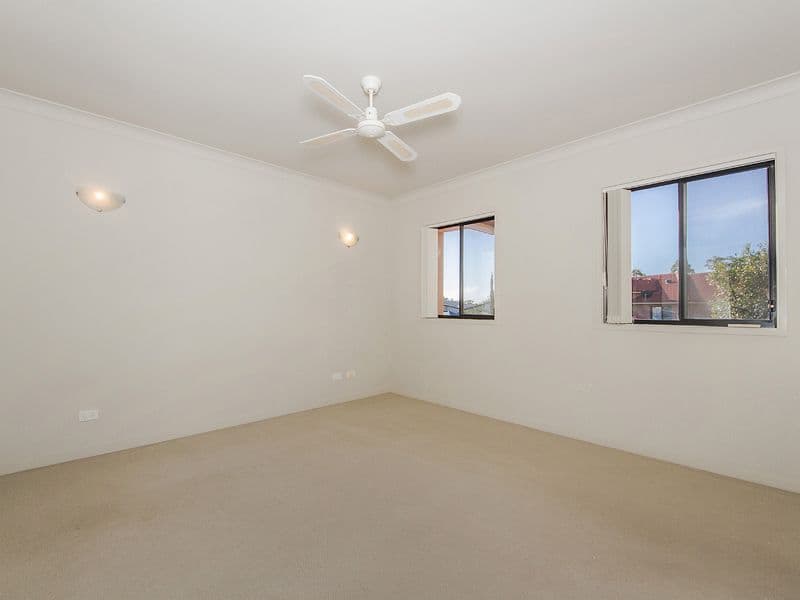 2 Geraldton Drive, VARSITY LAKES QLD 4227, Varsity Lakes - Thumbnail 6
