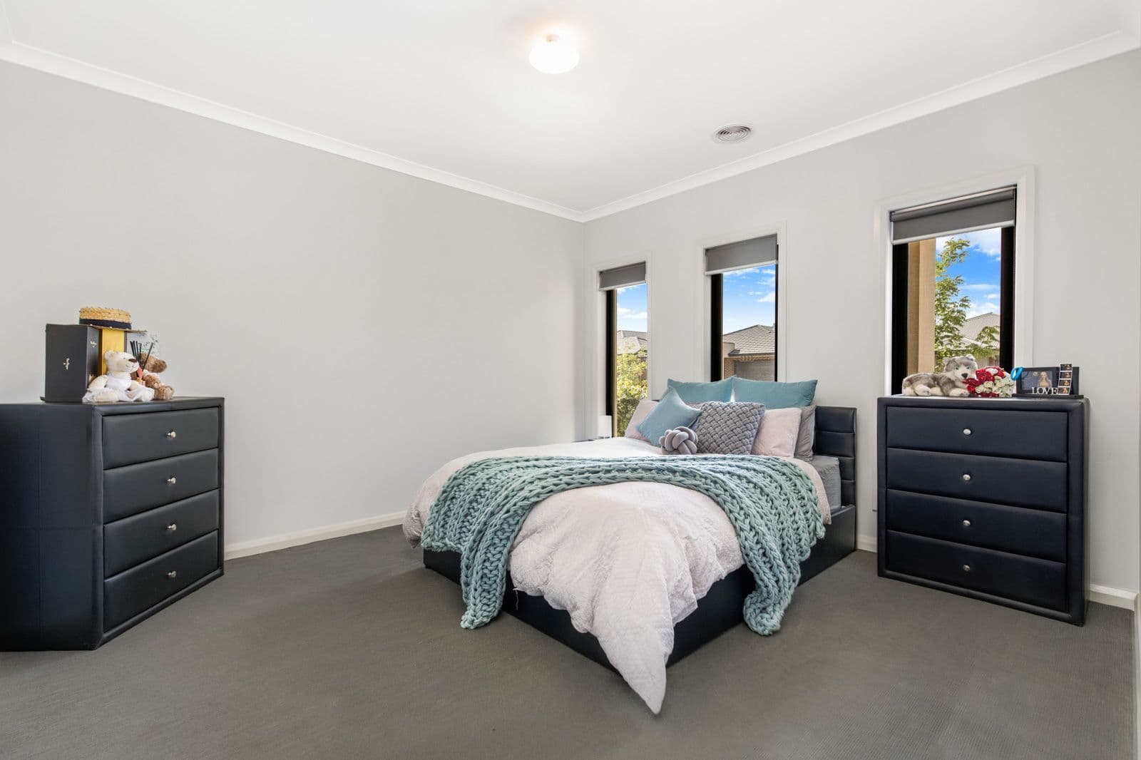 11 Elgata Way, Werribee VIC 3030, Werribee - Thumbnail 2