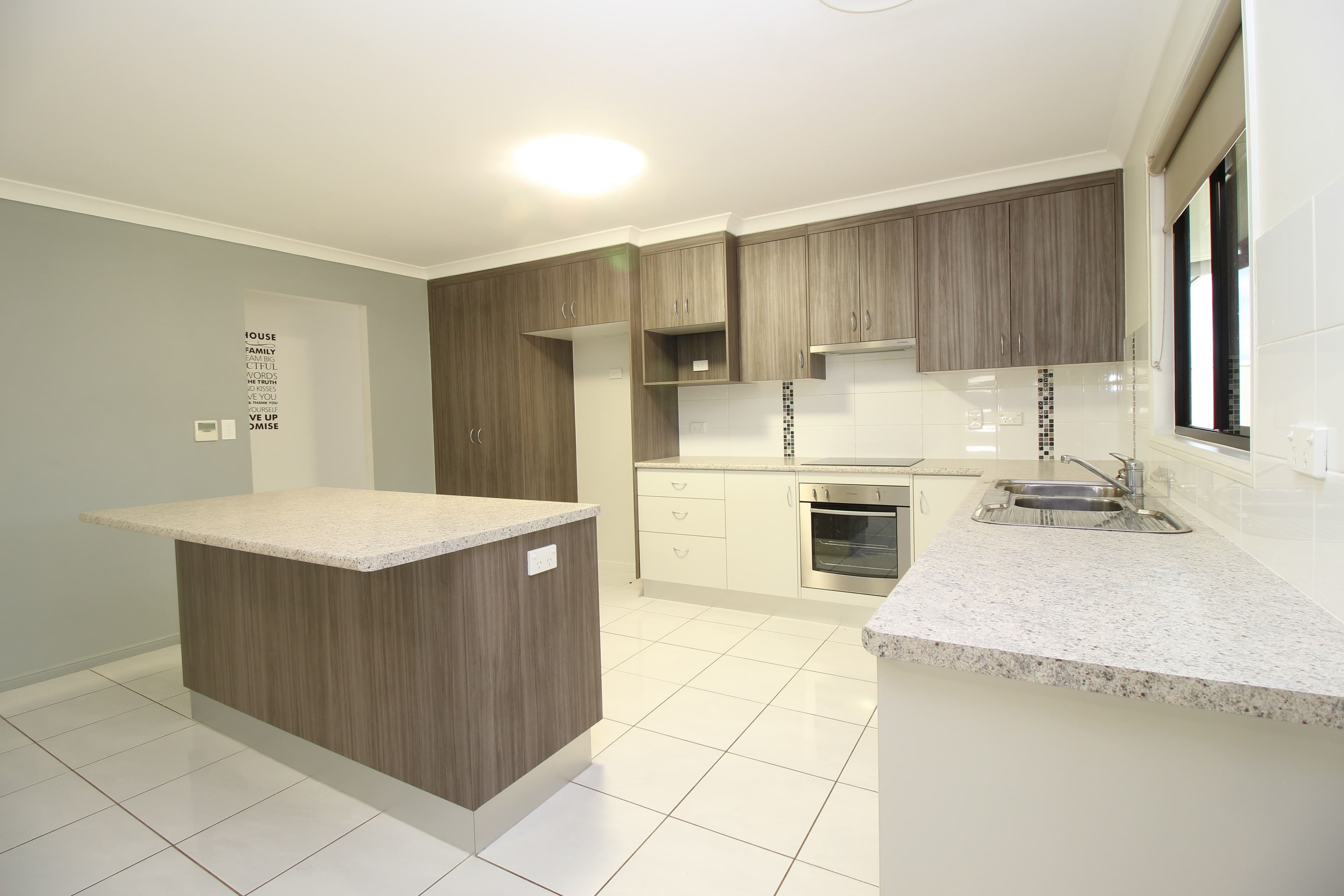 26 Lakeside Drive, Emerald QLD 4720, Emerald - Thumbnail 3
