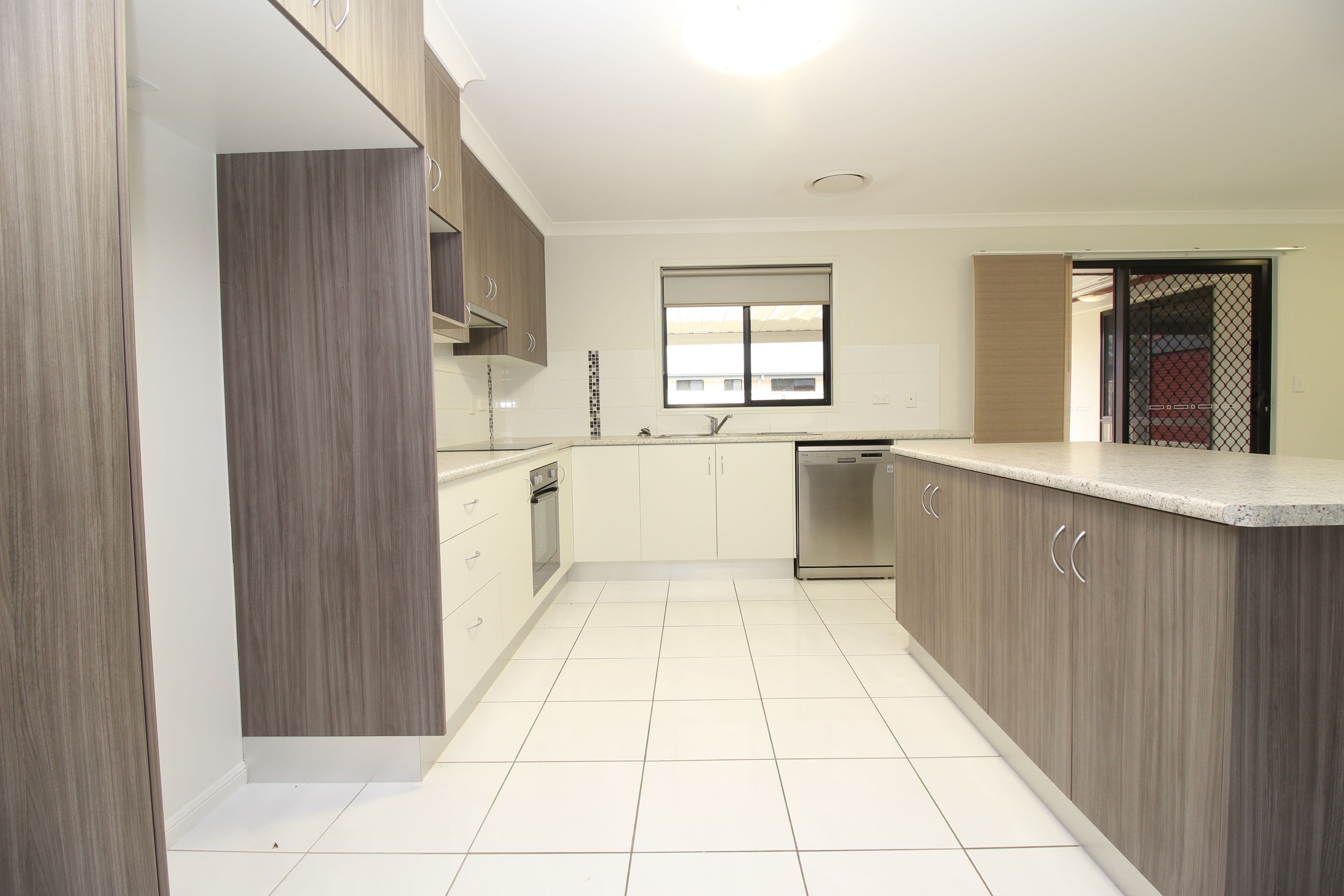 26 Lakeside Drive, Emerald QLD 4720, Emerald - Thumbnail 5