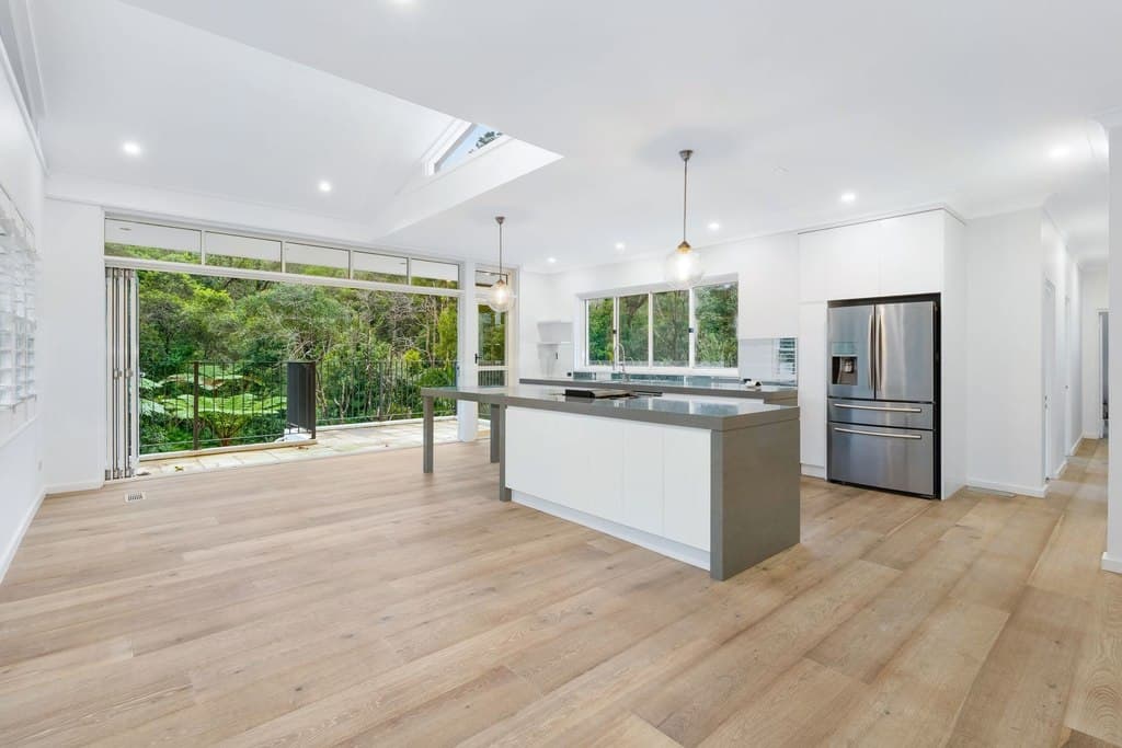 11 The Outpost, Northbridge - Image 1