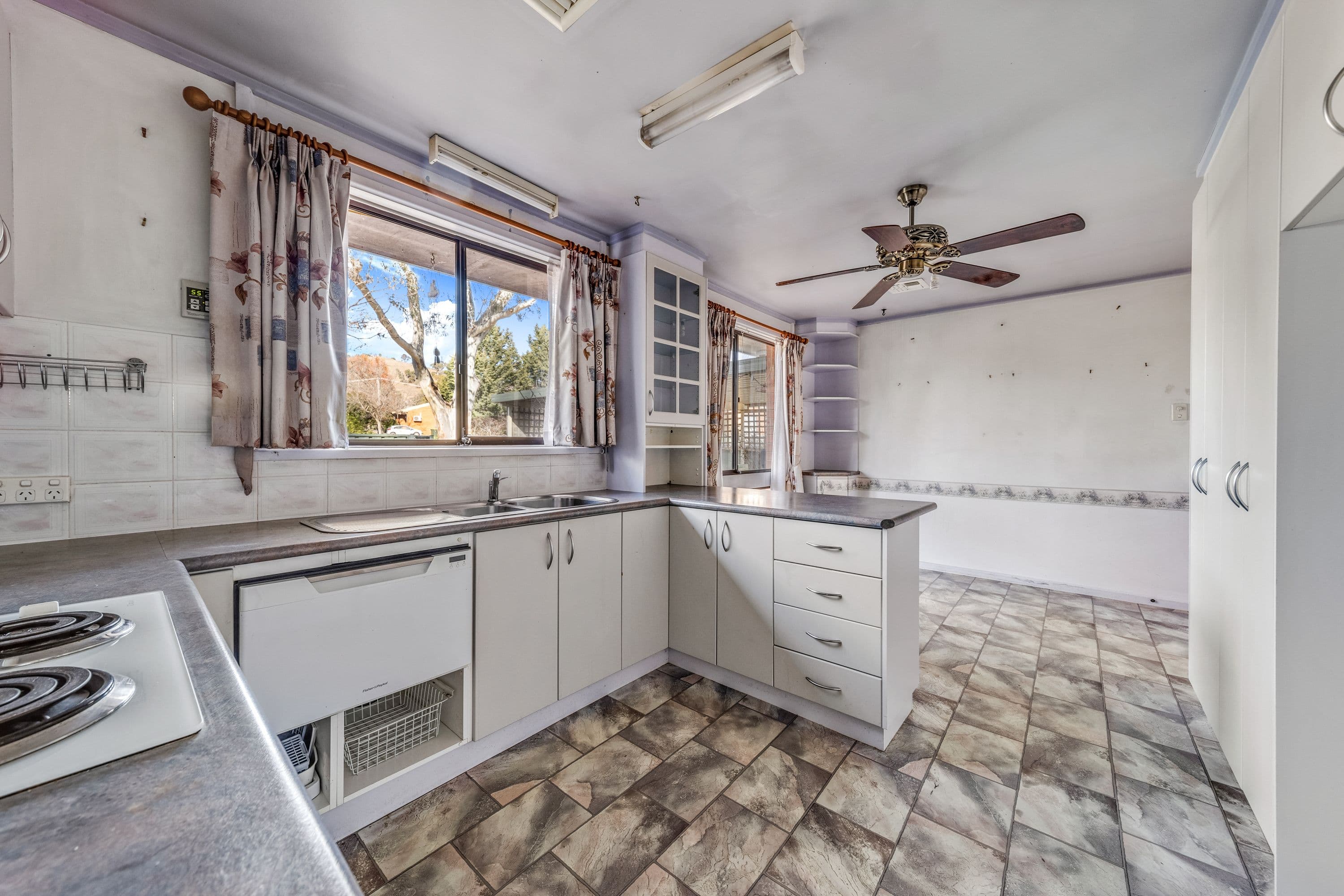 18 Yaldwyn Place, Kambah ACT 2902, Kambah - Thumbnail 5