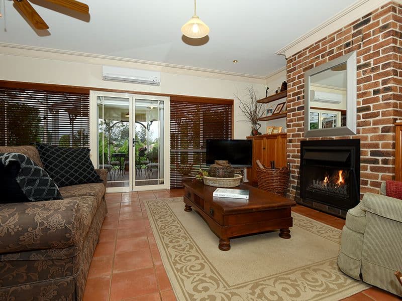 2 Emerald Court, Middle Ridge QLD 4350, Middle Ridge - Thumbnail 5