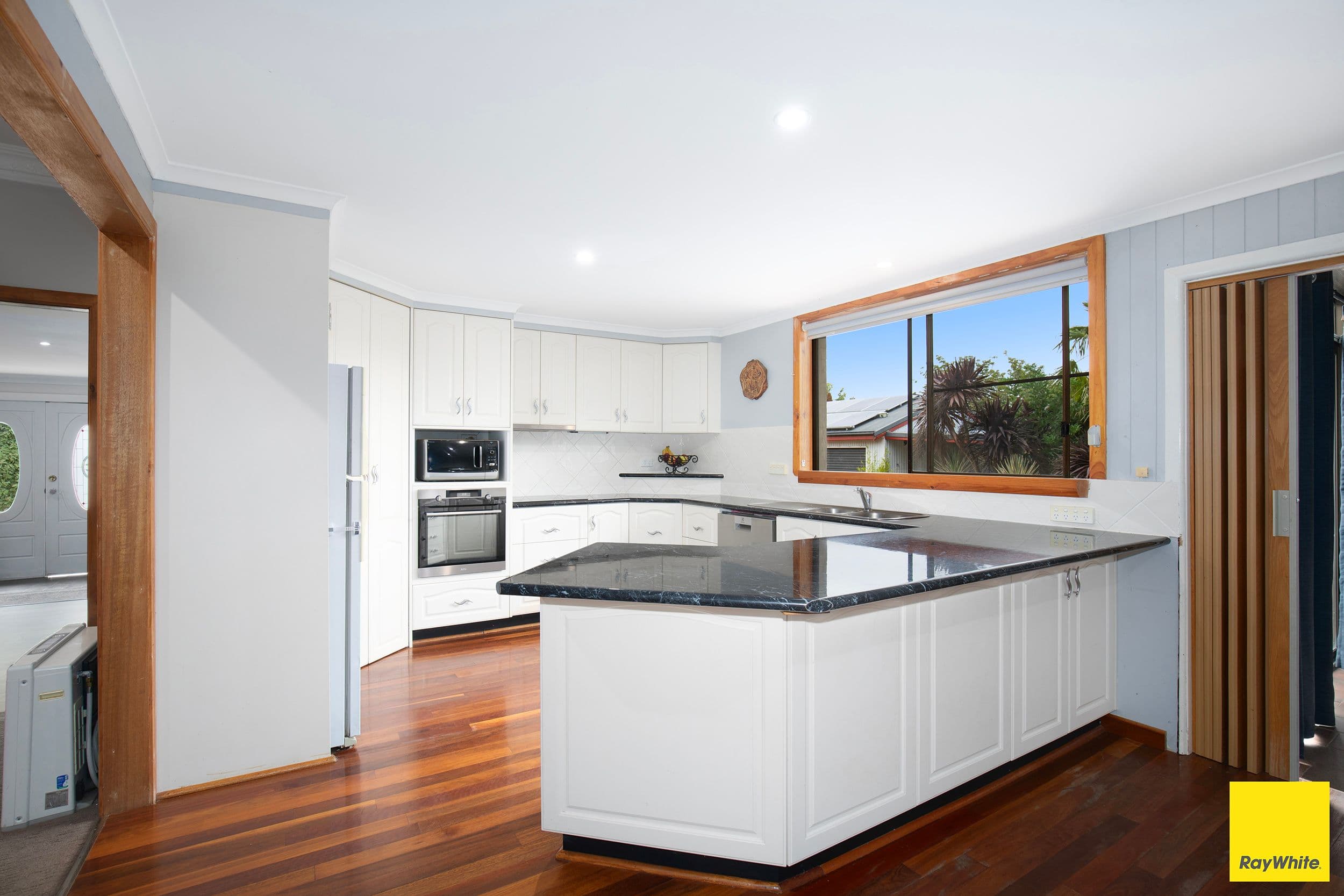 8 Dutton Parade, Guyra NSW 2365, Guyra - Thumbnail 2