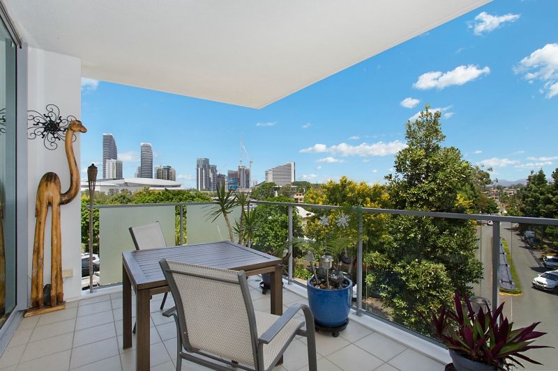 2301 'Freshwater Point' 33 TE Peters Drive, BROADBEACH WATERS QLD 4218, Broadbeach Waters - Thumbnail 2