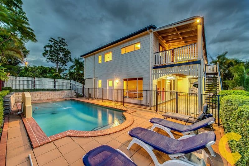 9 Janet Place, Arana Hills - Image 1