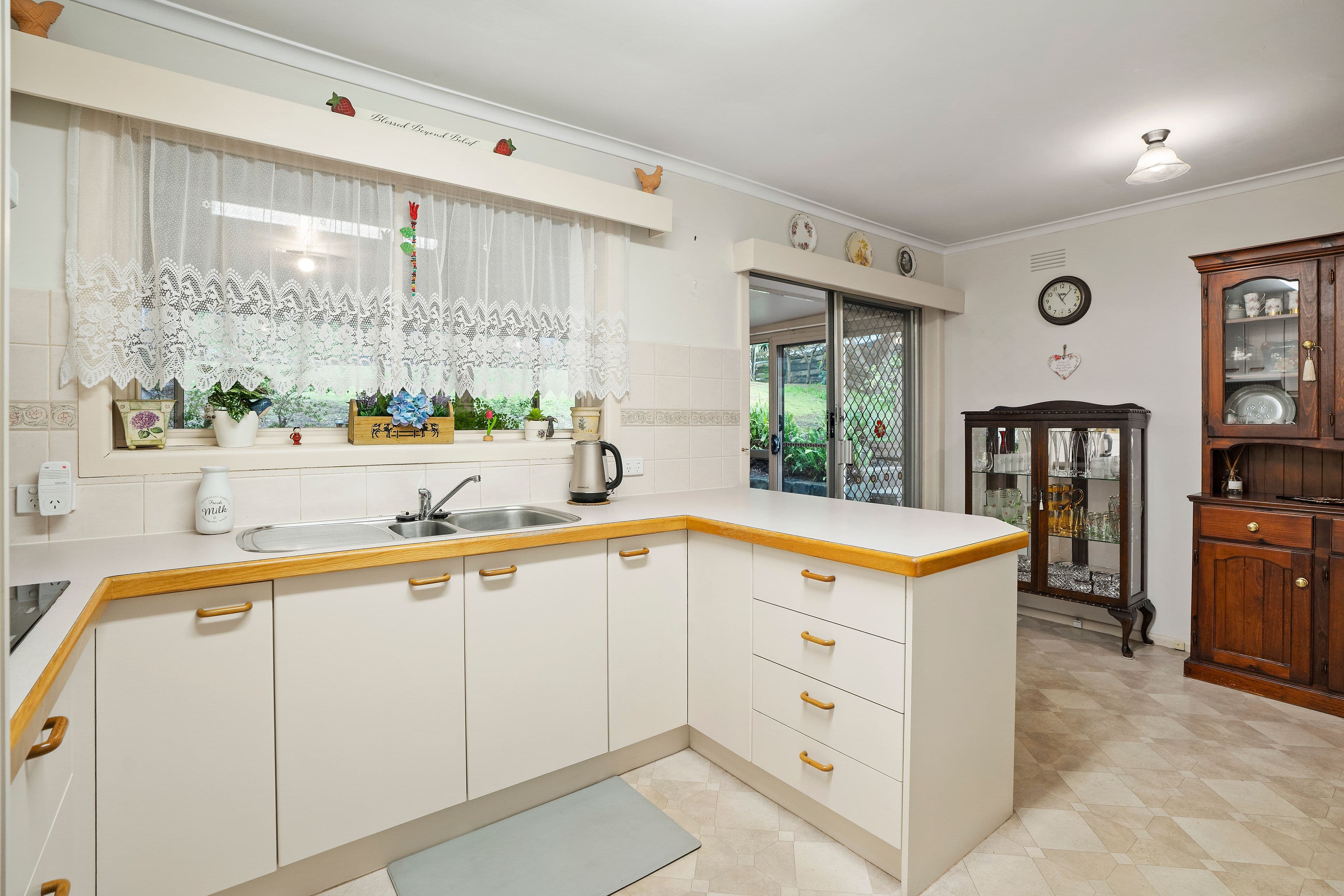 18 Hillside Avenue, Boronia VIC 3155, Boronia - Thumbnail 2