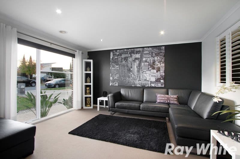 19 Reidel Avenue, PAKENHAM VIC 3810, Pakenham - Thumbnail 2