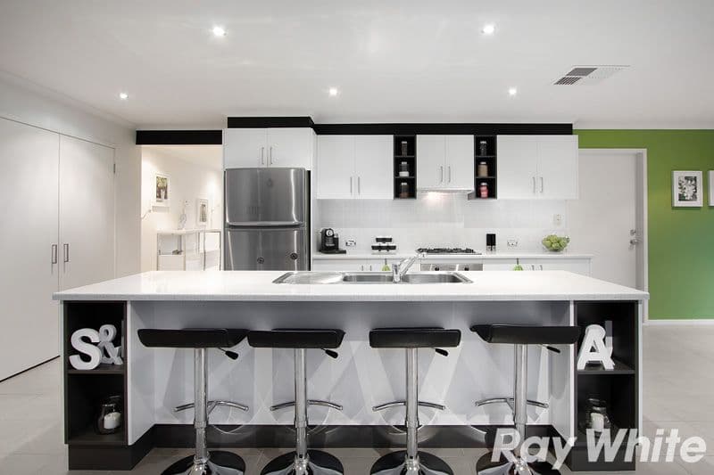 19 Reidel Avenue, PAKENHAM VIC 3810, Pakenham - Thumbnail 4