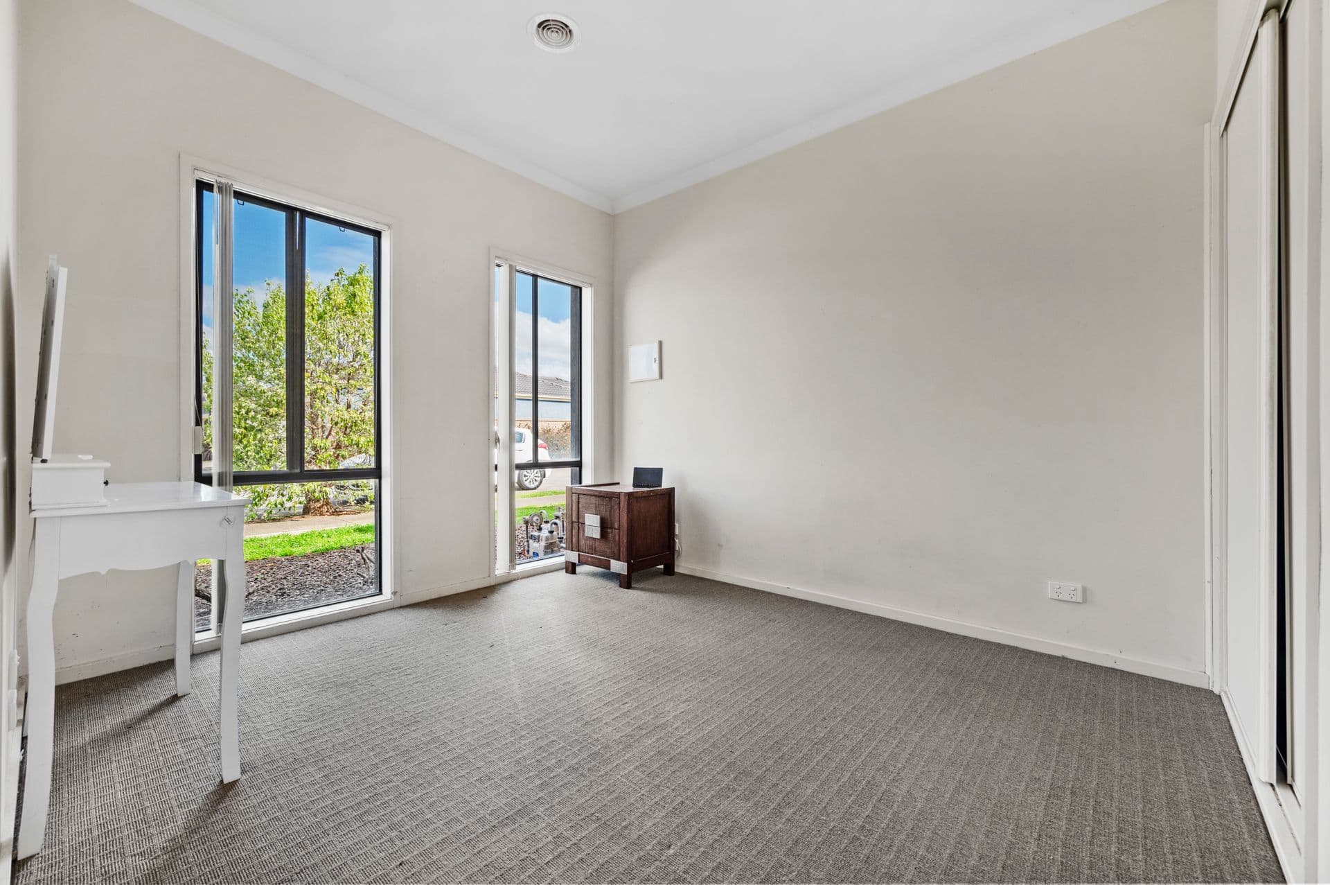 17 Crestmont Drive, Melton South VIC 3338, Melton South - Thumbnail 2
