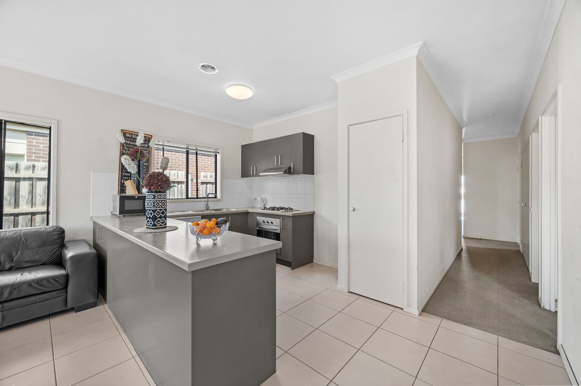 17 Crestmont Drive, Melton South VIC 3338, Melton South - Thumbnail 3