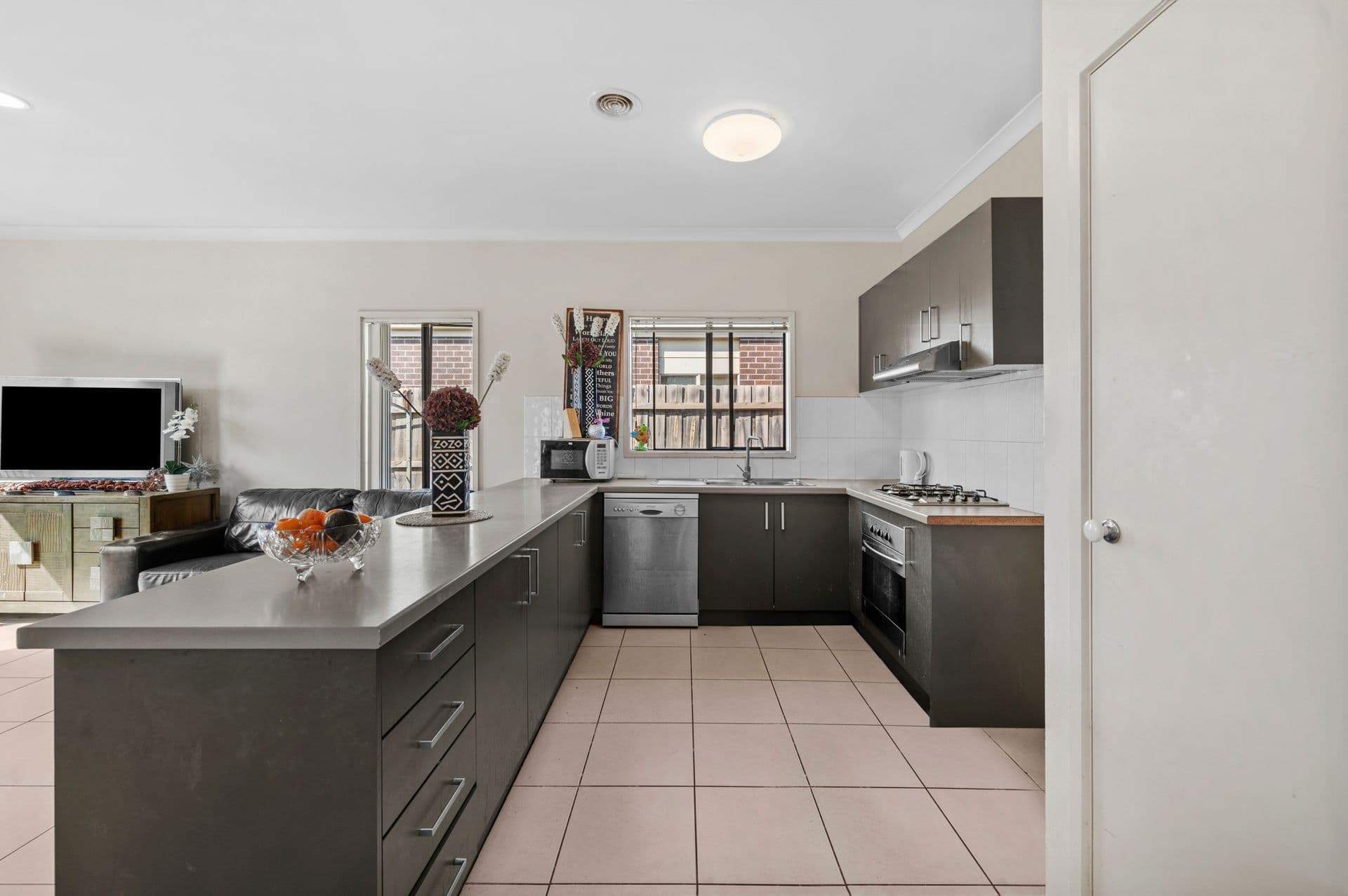 17 Crestmont Drive, Melton South VIC 3338, Melton South - Thumbnail 4