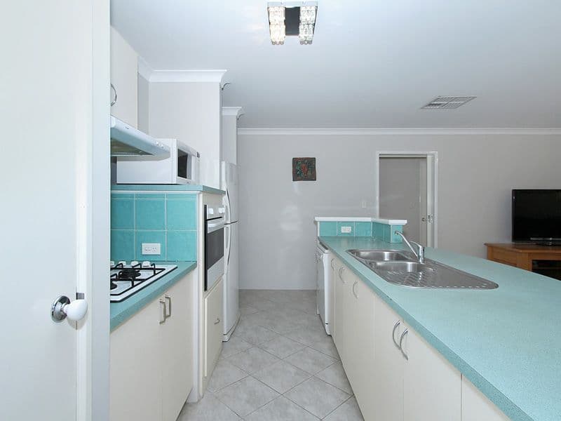 33 Serpentine Meander, GOSNELLS WA 6110, Gosnells - Thumbnail 2