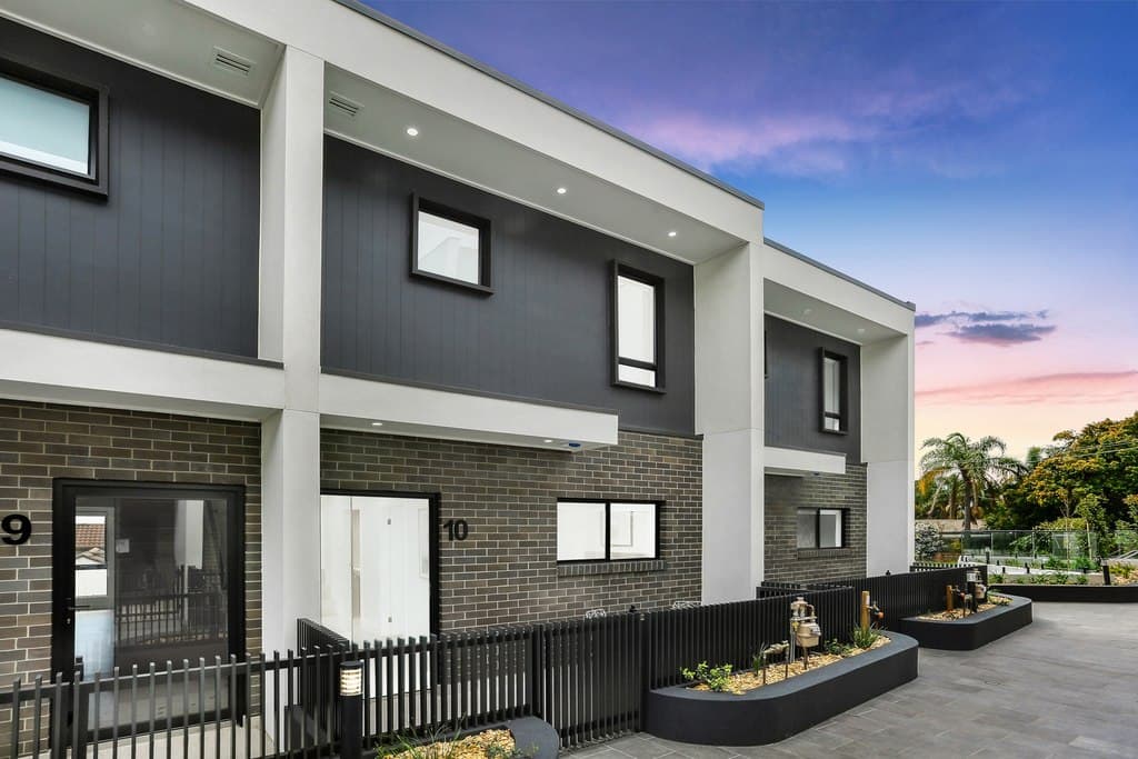 10/2-4 Anzac Avenue, Engadine - Image 1