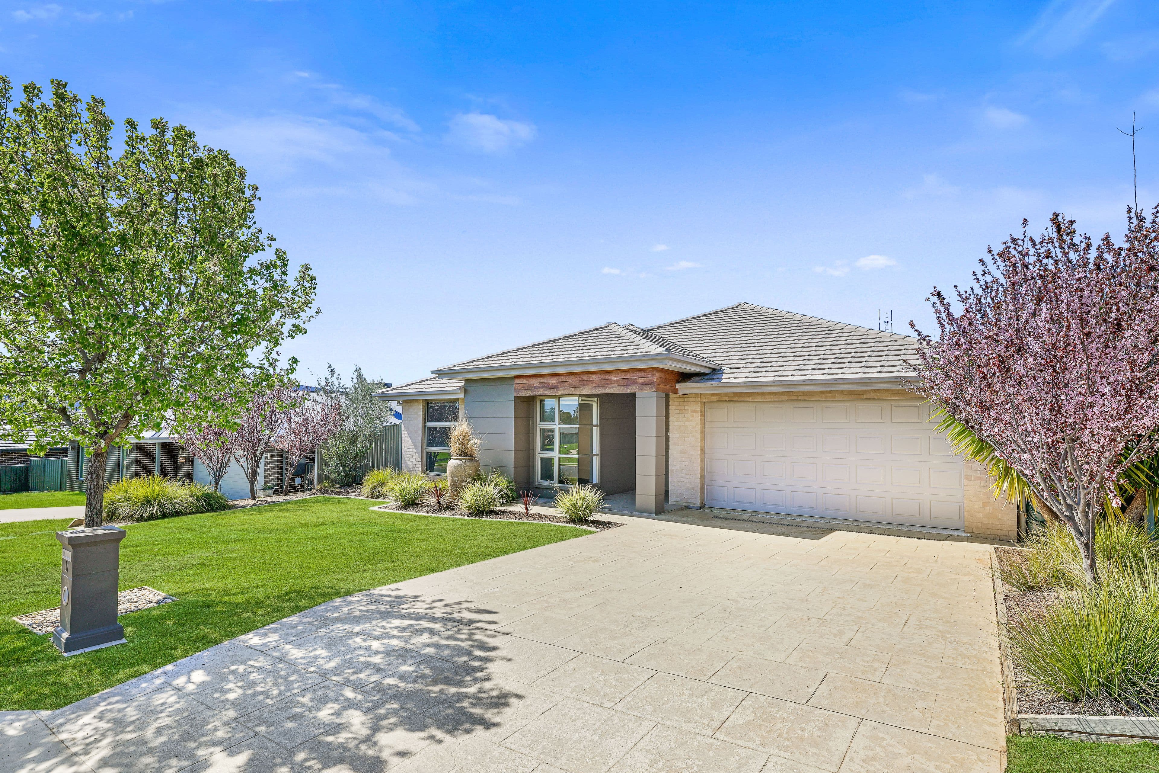 32 Falcon Drive, Tamworth NSW 2340, Calala - Image 1