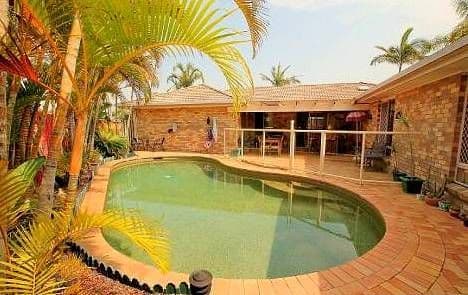 8 Lapwing Place, BURLEIGH WATERS QLD 4220, Burleigh Waters - Thumbnail 2