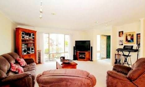 8 Lapwing Place, BURLEIGH WATERS QLD 4220, Burleigh Waters - Thumbnail 4