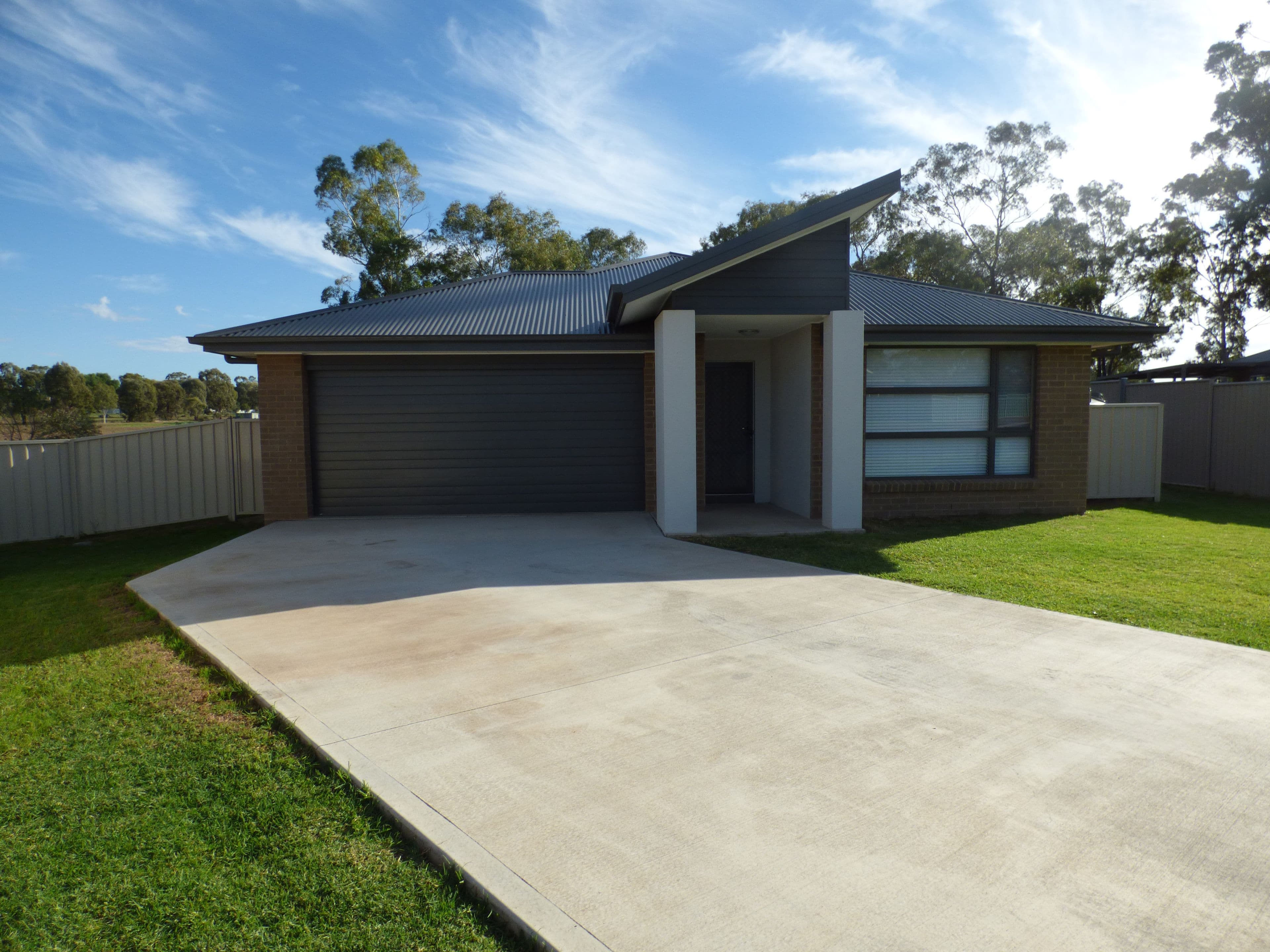 8 John Girdham Place, Forbes - Image 1