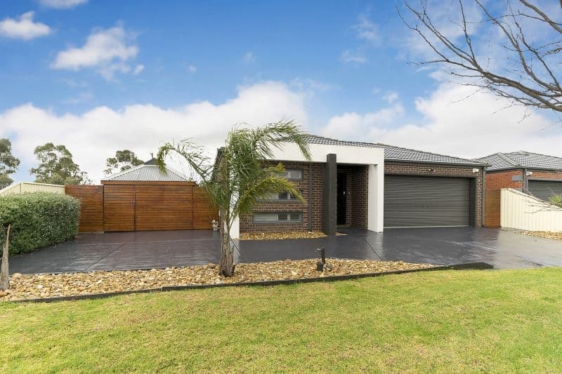 4 Delft Place, Pakenham VIC 3810, Pakenham - Thumbnail 2