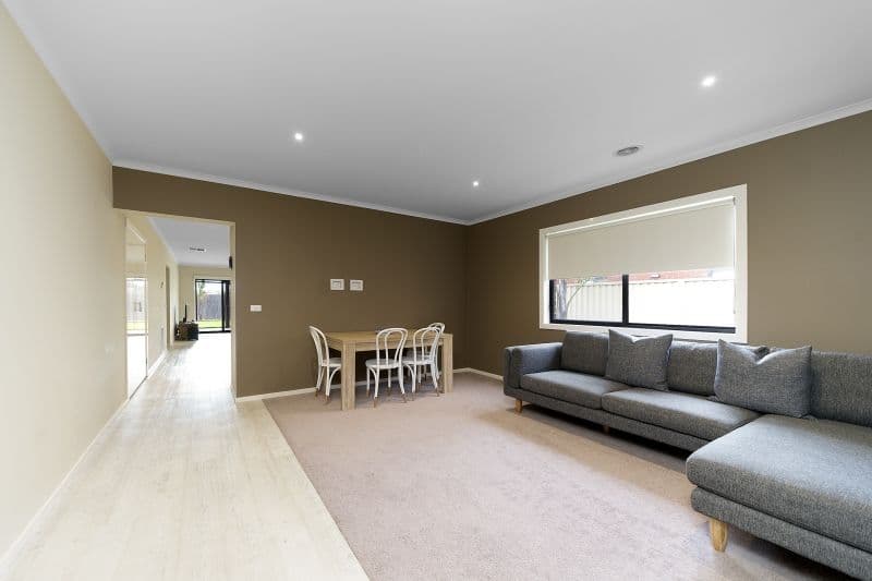 4 Delft Place, Pakenham VIC 3810, Pakenham - Thumbnail 3