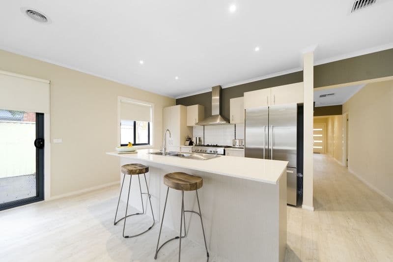 4 Delft Place, Pakenham VIC 3810, Pakenham - Thumbnail 4