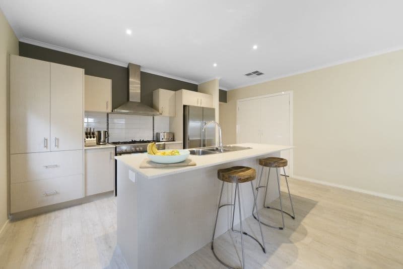 4 Delft Place, Pakenham VIC 3810, Pakenham - Thumbnail 5