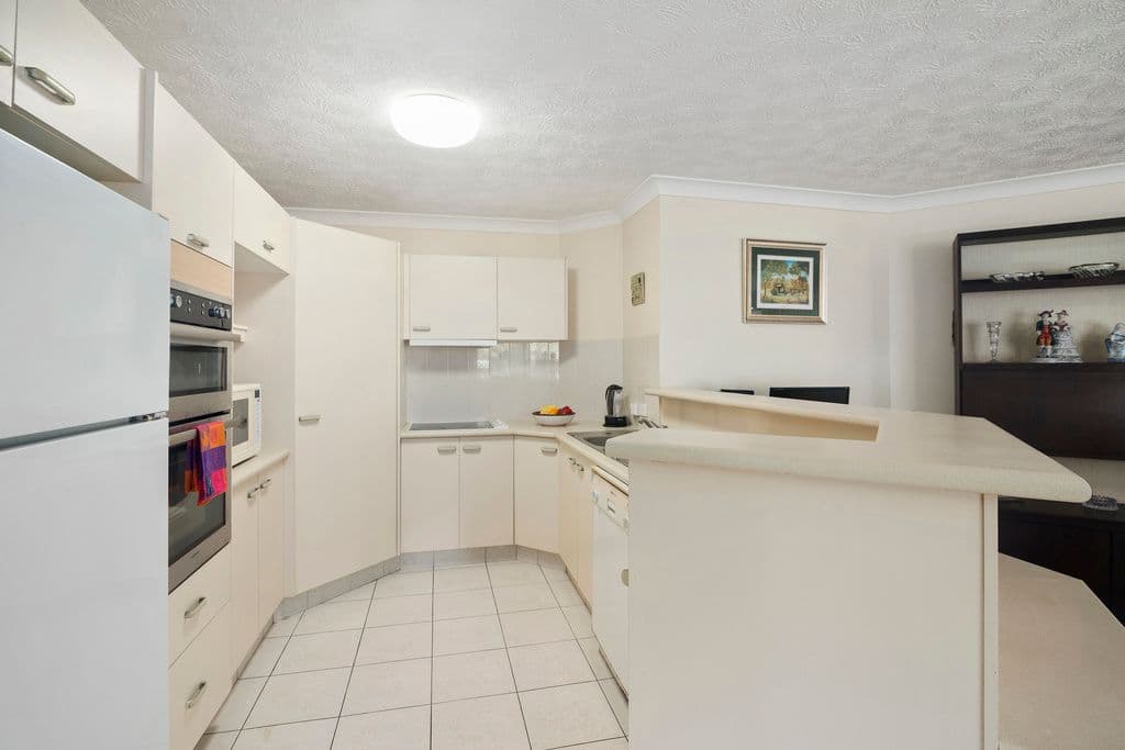 9 Saint Kilda Avenue, Broadbeach QLD 4218, Broadbeach - Thumbnail 3
