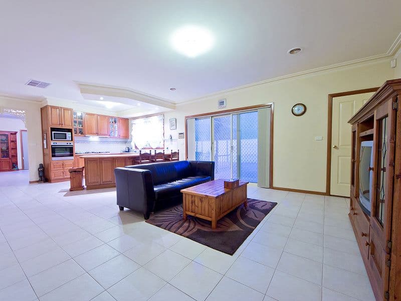 24 Frances Browne Way, TARNEIT VIC 3029, Tarneit - Thumbnail 2