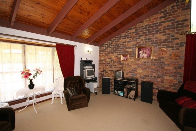 19 Larwood Street, UPPER MOUNT GRAVATT QLD 4122, Upper Mount Gravatt - Thumbnail 3