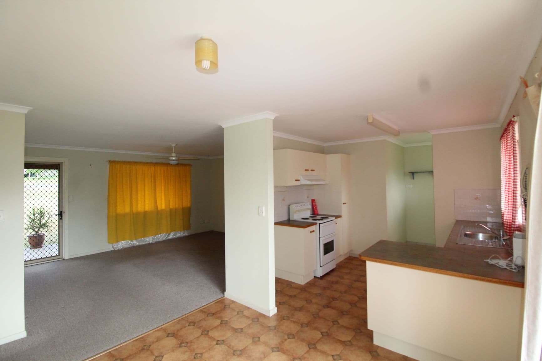 61 Dingyarra Street, Toogoolawah QLD 4313, Toogoolawah - Thumbnail 2