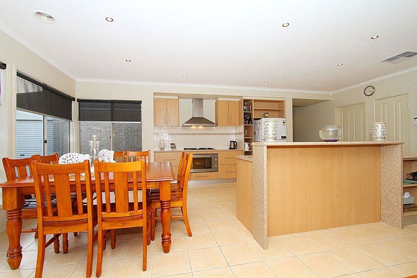 2 Petal Court, SOUTH MORANG VIC 3752, South Morang - Thumbnail 4