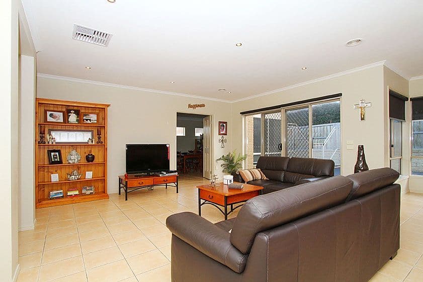 2 Petal Court, SOUTH MORANG VIC 3752, South Morang - Thumbnail 6