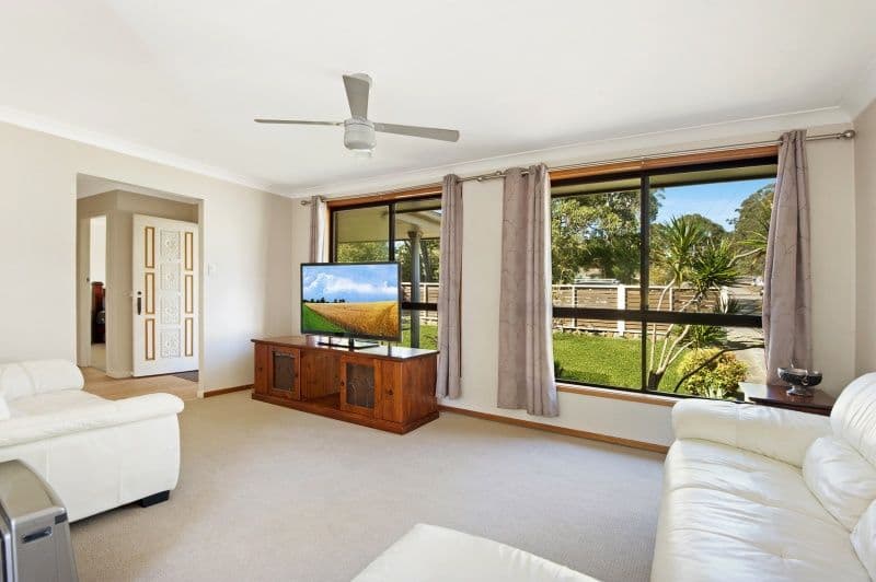 3 Gladys Avenue, BERKELEY VALE NSW 2261, Berkeley Vale - Thumbnail 2