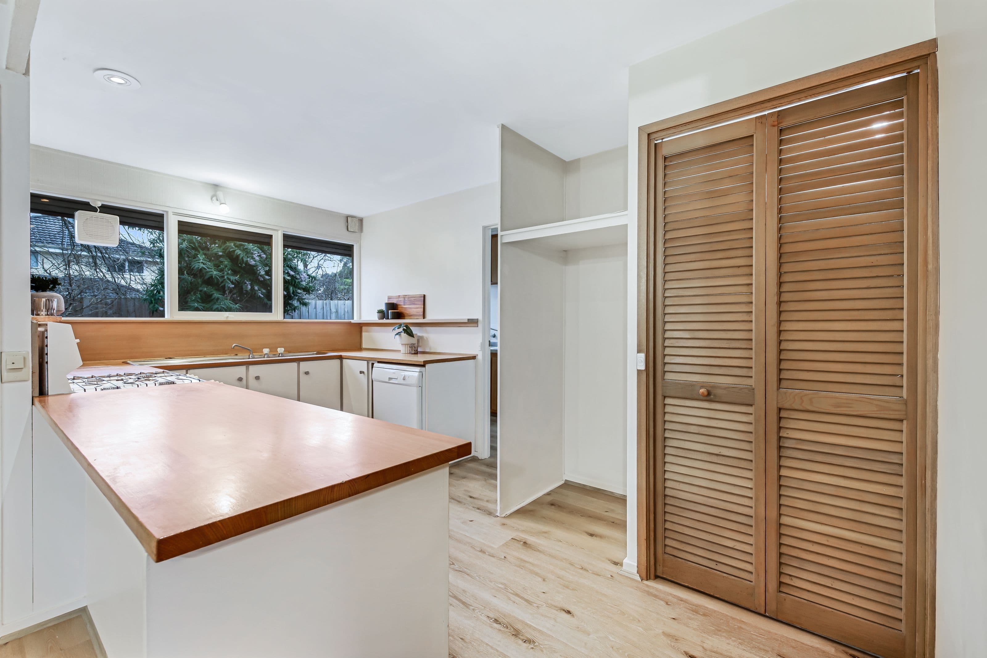 13 Bunker Crescent, Glen Waverley VIC 3150, Glen Waverley - Thumbnail 5