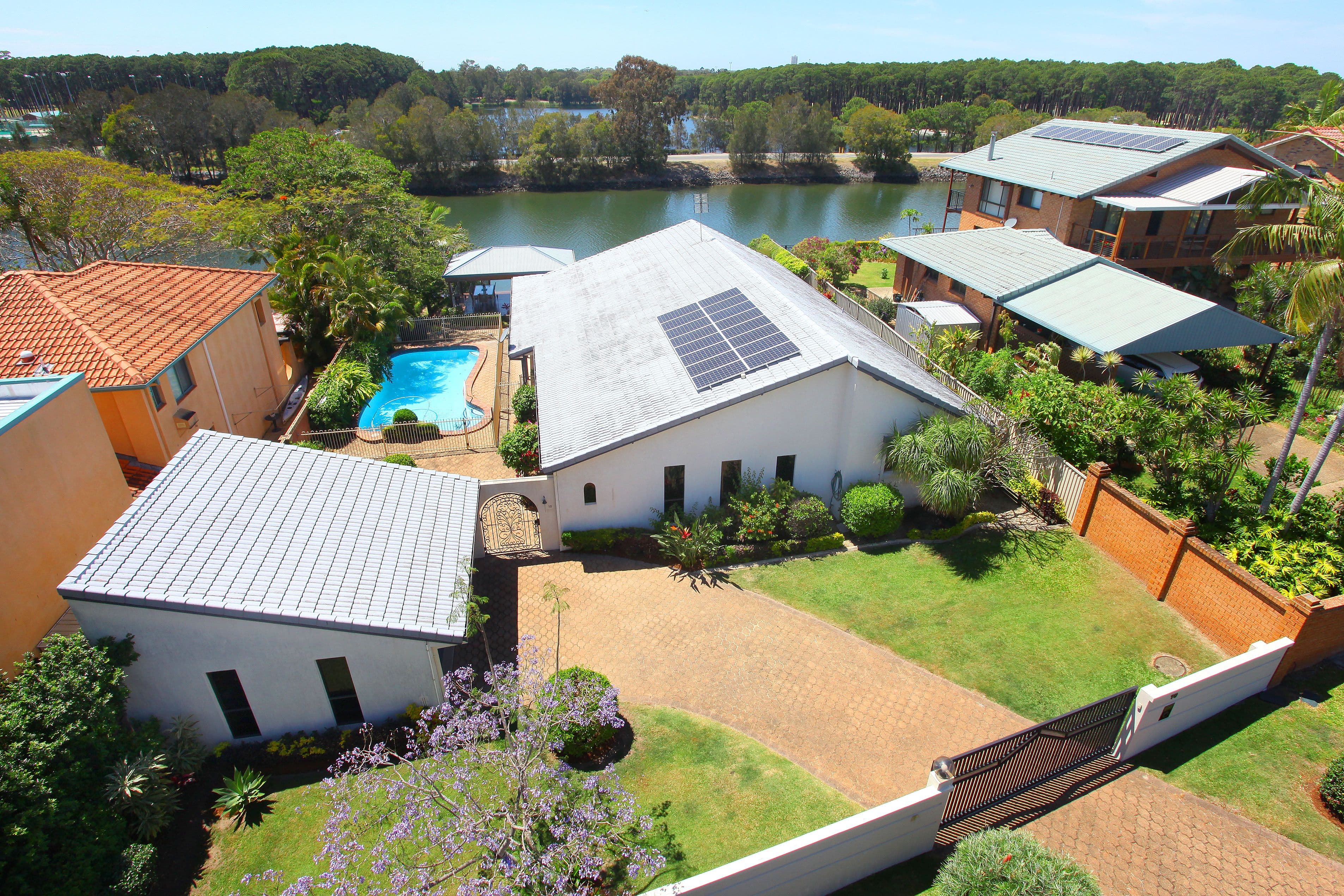 10 Lancelin Drive, Mermaid Waters QLD 4218, Mermaid Waters - Thumbnail 3