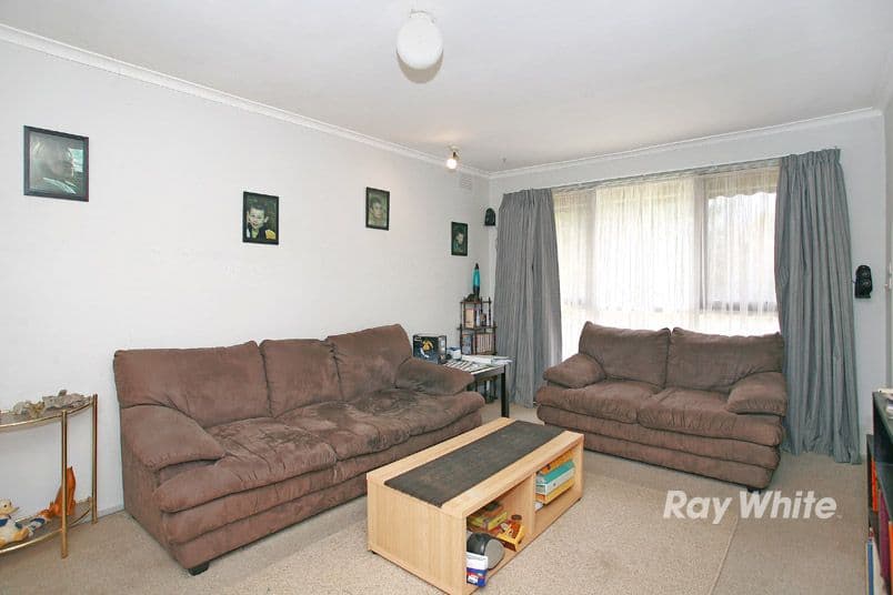 18 Fenfield Street, CRANBOURNE VIC 3977, Cranbourne - Thumbnail 2