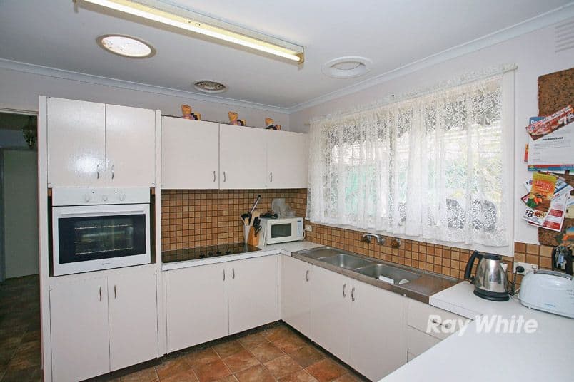 18 Fenfield Street, CRANBOURNE VIC 3977, Cranbourne - Thumbnail 3