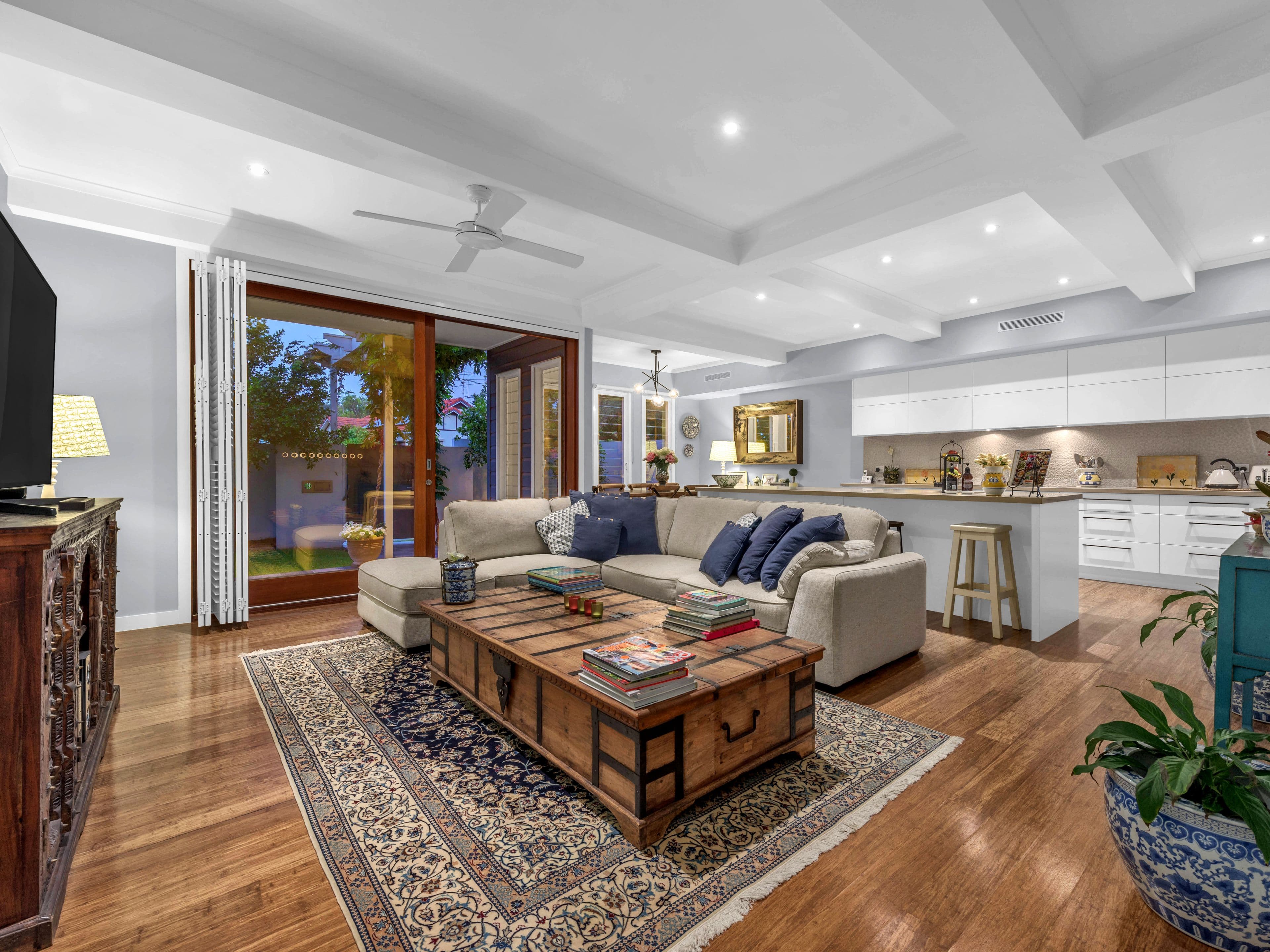 52 Lytton Road, Bulimba QLD 4171, Bulimba - Thumbnail 2