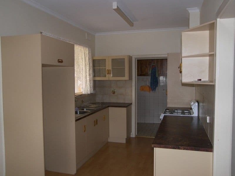 8 Sundale Avenue, PARA HILLS SA 5096, Para Hills - Thumbnail 2