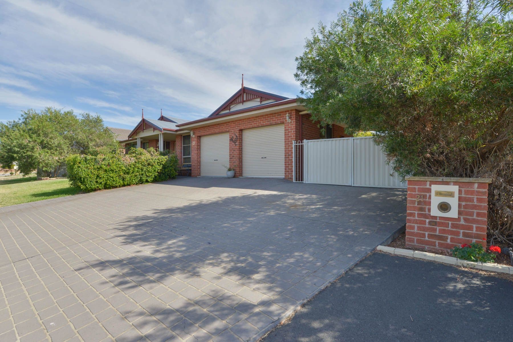 37 Warburton Drive, Westdale - Image 1